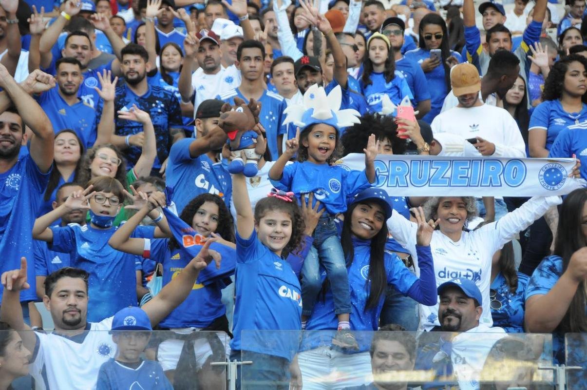 Fotos da torcida do Cruzeiro, no Mineiro, na partida contra a Ponte Preta pela 13 rodada da Srie B do Campeonato Brasileiro. Mineiro recebeu grande pblico mais uma vez