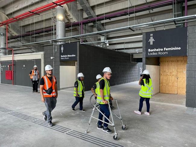 Fotos da visita feita por pessoas com deficincia na Arena MRV, nesta quinta-feira (9/2)
