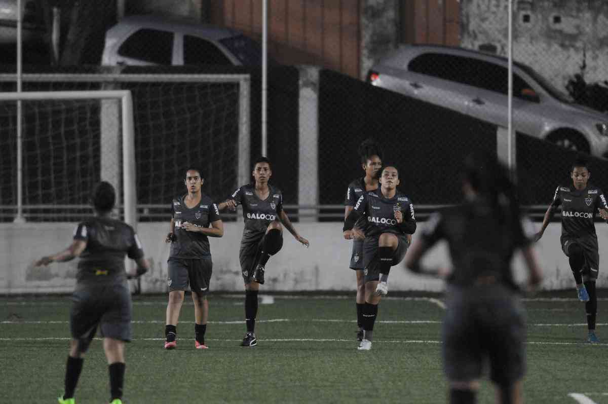 Reportagem acompanhou rotina de treinos do time feminino do Atltico