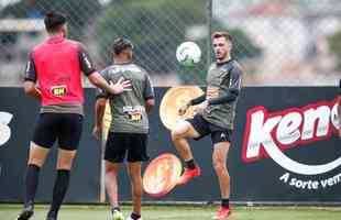 Imagens do primeiro treino de Eduardo Vargas pelo Atltico