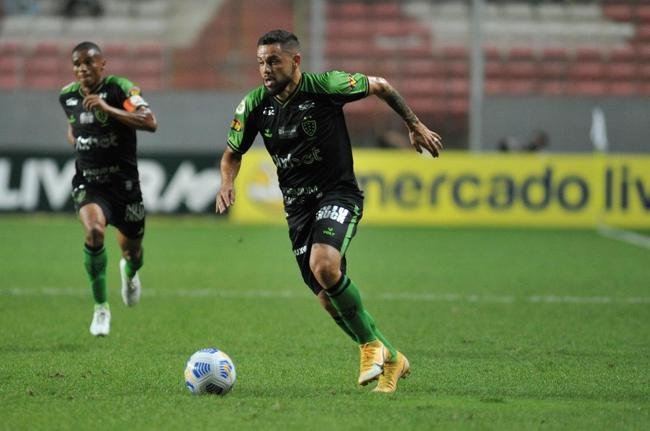 Fotos do jogo entre Amrica e Atltico-GO, no Independncia, em BH, pela 33 rodada do Campeonato Brasileiro de 2021