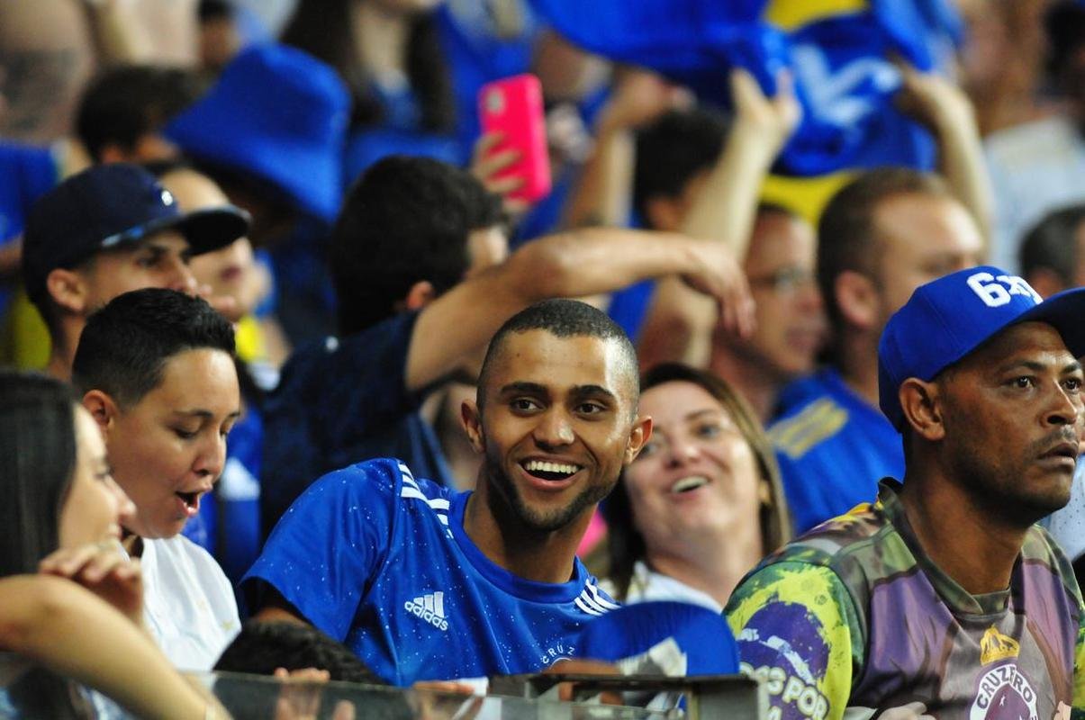Fotos da torcida no jogo entre Cruzeiro e CSA no Mineiro