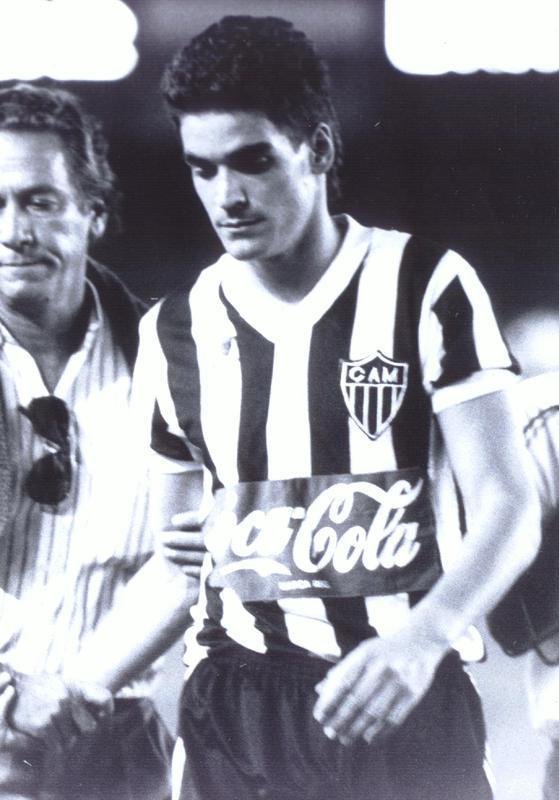 Paulo Roberto Prestes (lateral-esquerdo)