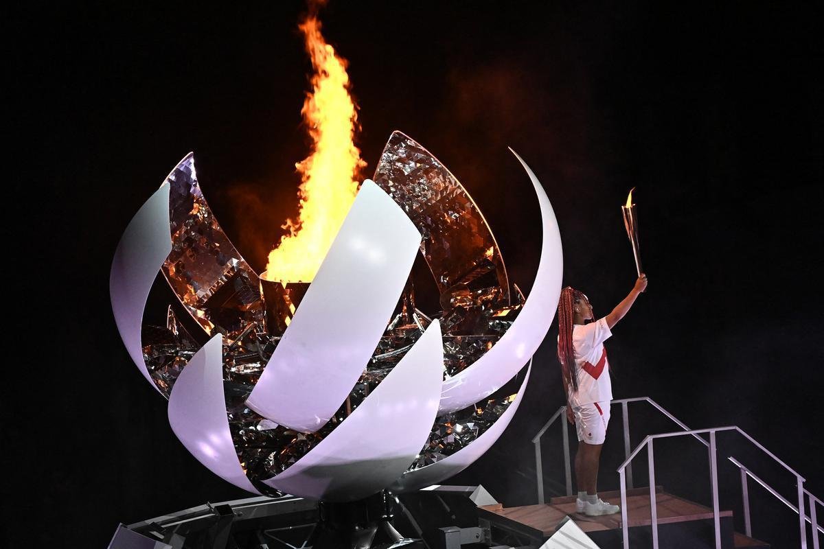Acendimento da pira olmpica na cerimnia de abertura dos Jogos de Tquio