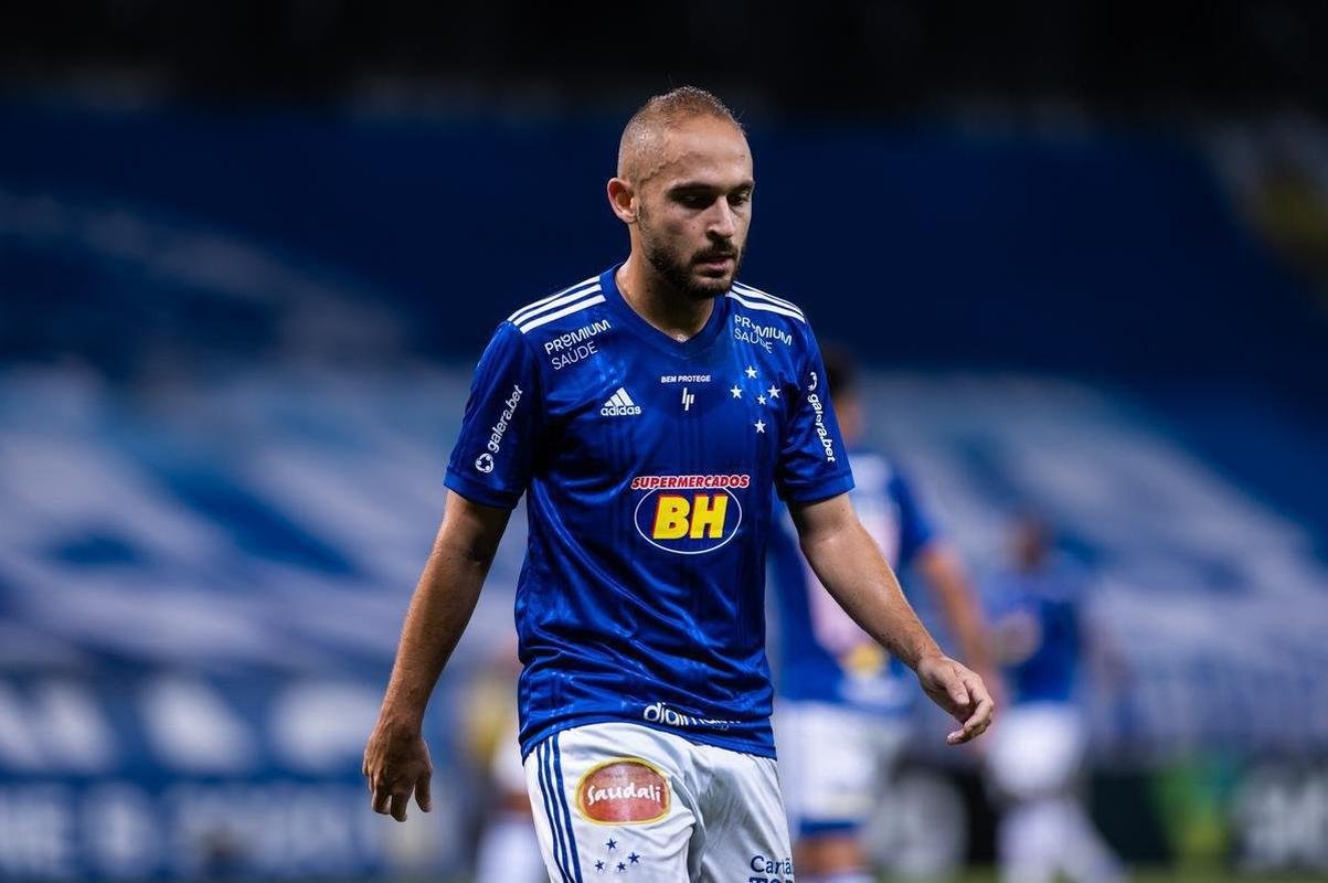 Rgis, 27 anos, meia. Contratado pelo Cruzeiro em abril. 