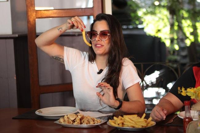 Na primeira vez de Larissa Riquelme em Belo Horizonte, levamos a modelo e apresentadora paraguaia para um verdadeiro banquete de pratos tpicos da culinria mineira. E ela adorou!