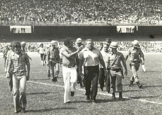 Fotos da carreira do polmico tcnico Yustrich, o Homo