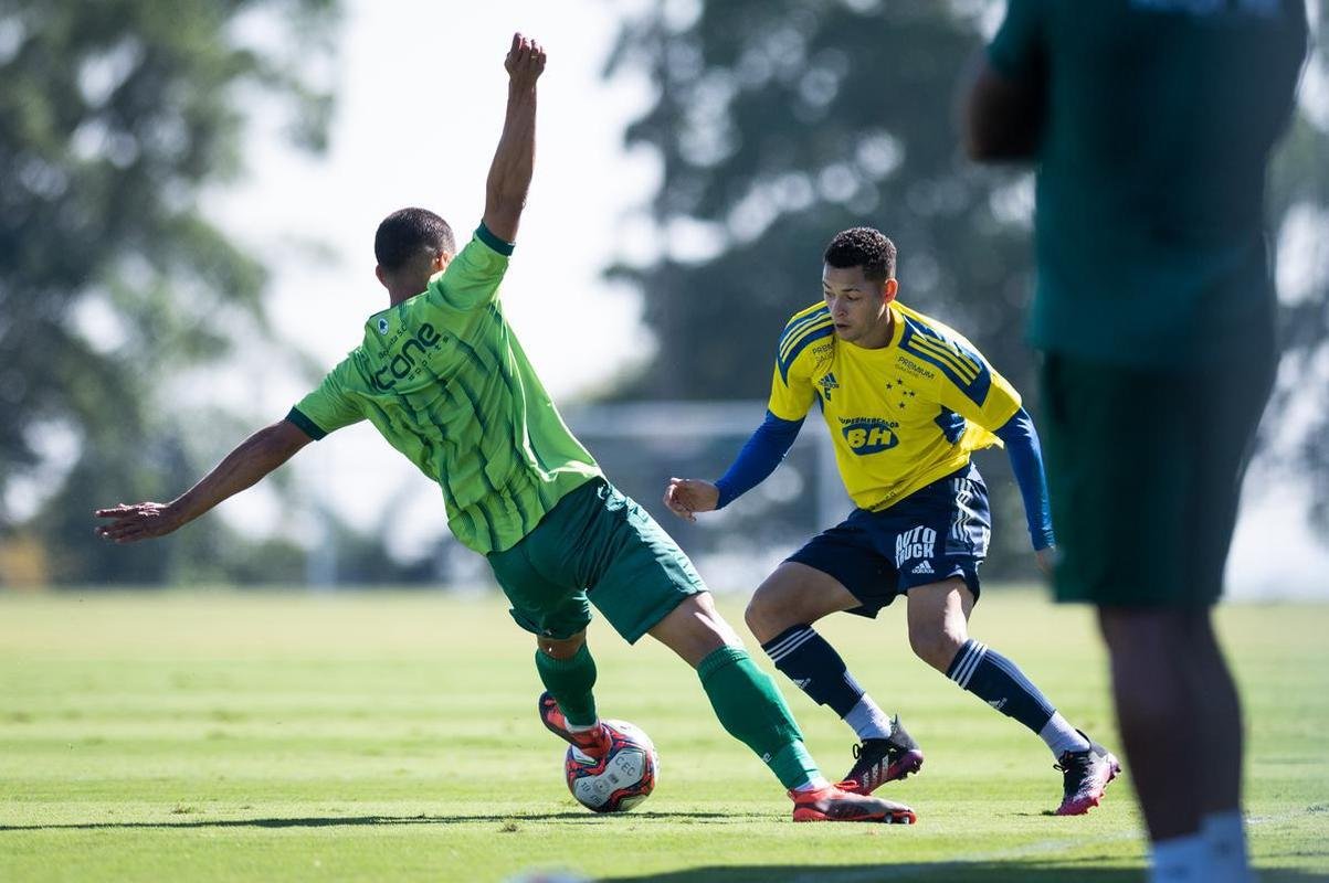 Cruzeiro empatou por 1 a 1 com o Boavista-RJ em jogo-treino realizado neste sbado (22/5), na Toca da Raposa II. Rafael Sobis marcou o gol celeste, enquanto Douglas Pedroso fez para a equipe do Rio de Janeiro.