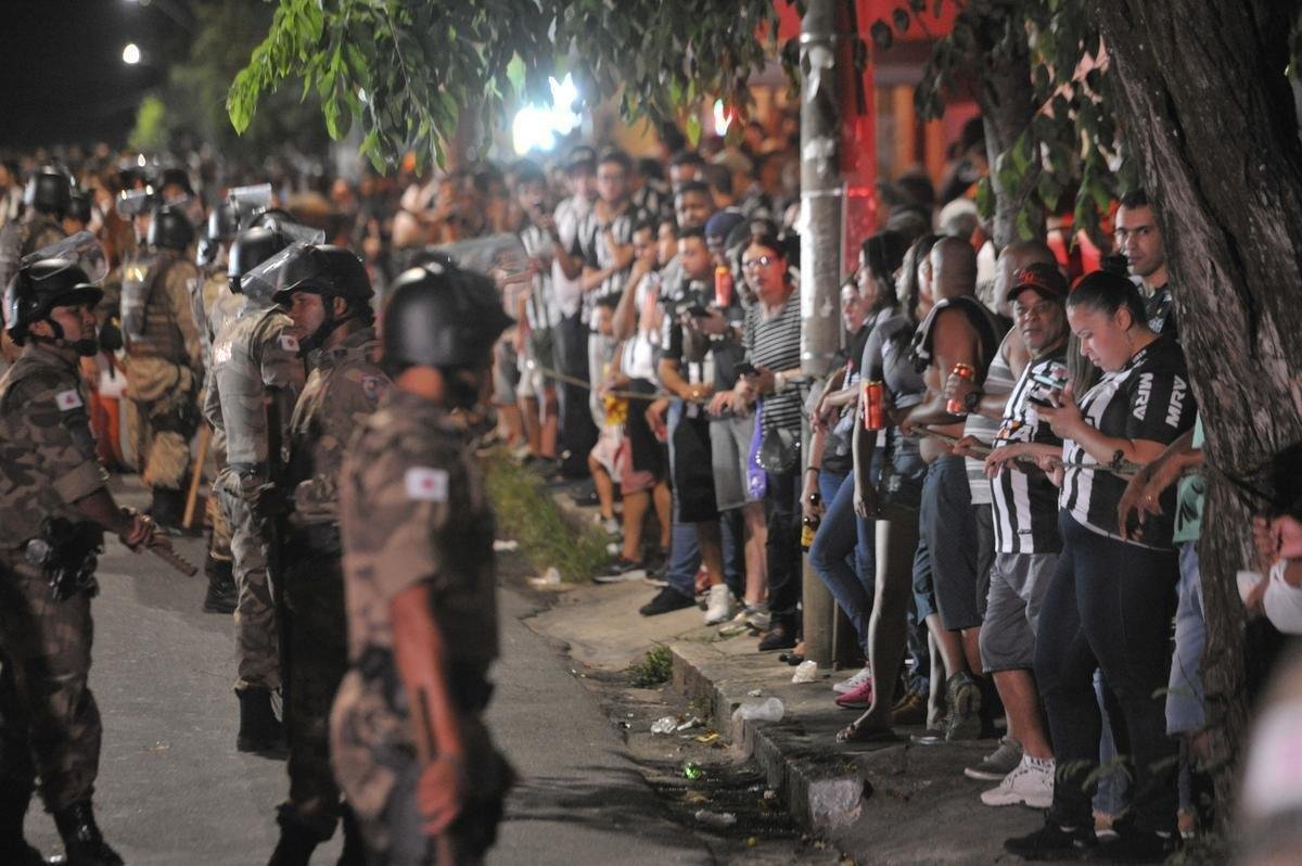 Torcida do Atltico no pr-jogo do duelo com o Defensor, no Independncia, pela Copa Libertadores