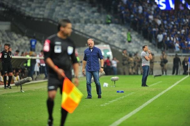 Cruzeiro conseguiu abrir vantagem de 1 a 0 no fim do primeiro tempo, com gol de cabea de Thiago Neves