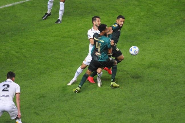 Fotos do jogo entre Amrica e Cricima, no Independncia, em Belo Horizonte, pela terceira fase da Copa do Brasil.