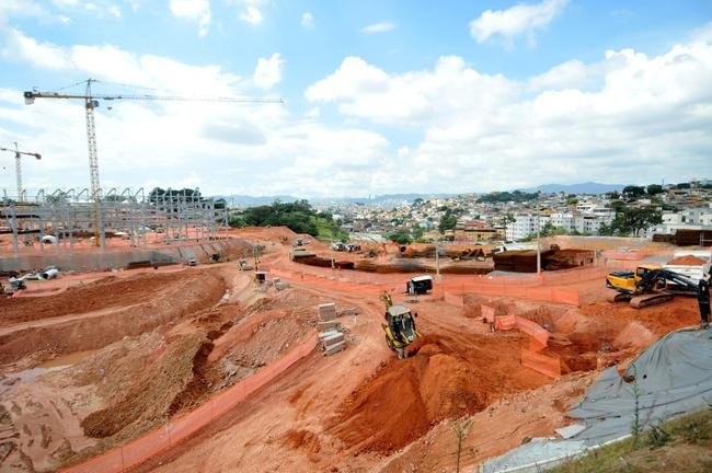 Arena MRV completa um ano de obras neste 20 de abril de 2021. Veja como est� o andamento da constru��o do est�dio do Atl�tico, que tem previs�o de ficar pronto em outubro de 2022. Ser�o 46 mil lugares, 2.333 vagas de estacionamento, 40 bares e 80 camarotes. O empreendimento fica no bairro Calif�rnia, em Belo Horizonte. (Fotos de Gladyston Rodrigues/EM/D. A Press)