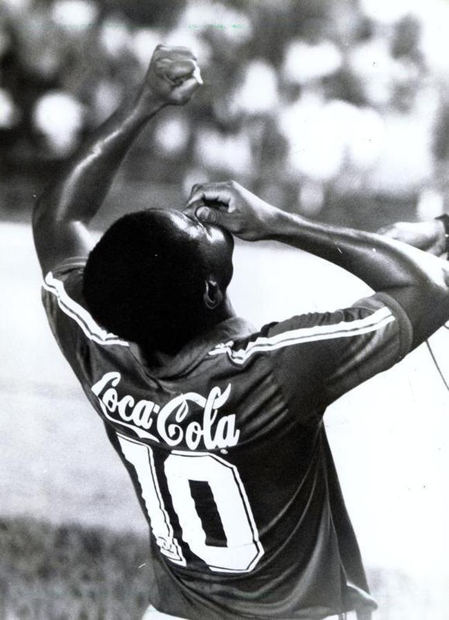 Hamilton de Souza, o Careca, vestiu a camisa 10 do Cruzeiro na conquista do Campeonato Mineiro de 1990, sobre o Atltico. Foi dele, inclusive, o gol do ttulo. Ele retornou  Toca em 1994, quando conquistou outro Estadual.
