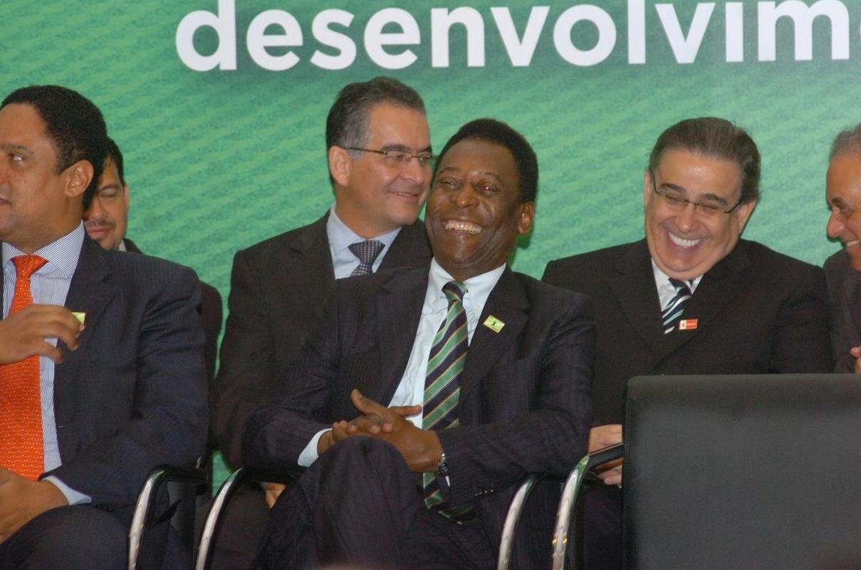 Em 2011, Pel visitou as obras de modernizao do Mineiro para a Copa do Brasil de 2014. Evento contou com a presena da presidente da Repblica Dilma Rousseff, do governador de Minas Antonio Anastasia e do prefeito de Belo Horizonte Mrcio Lacerda