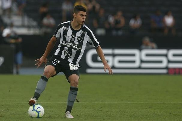 Fotos da vitória do Botafogo sobre o Atlético, por 2 a 1, no Engenhão, pela 18ª rodada do Brasileiro