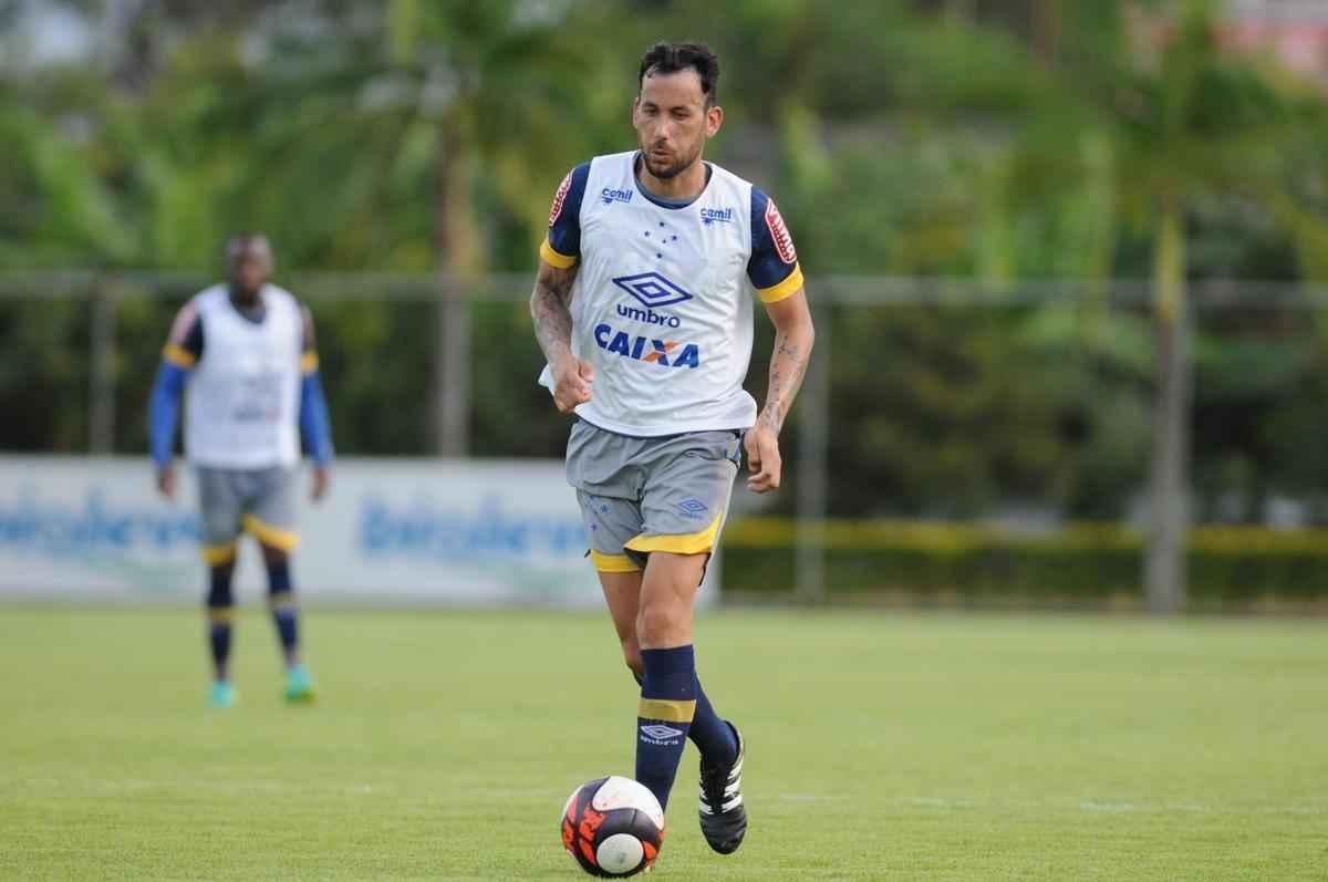 Imagens do jogo-treino entre Cruzeiro e guia, na Toca da Raposa II