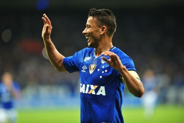 Imagens do jogo entre Cruzeiro e Tupi, no Mineiro