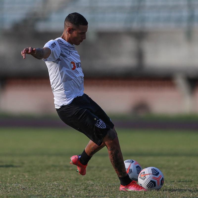 Atlético teve atividade no Estádio Olímpico Brígido Iriarte, em Caracas, antes da estreia na Libertadores