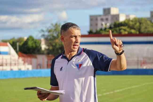 Vojvoda, 46 anos, estava quase completando o curso de medicina quando apareceu a proposta de trabalhar  beira do campo