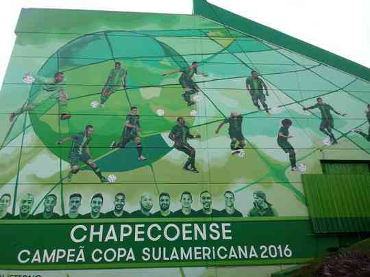 Chapecoense construiu um memorial para homenagear as vtimas do acidente areo na Colmbia