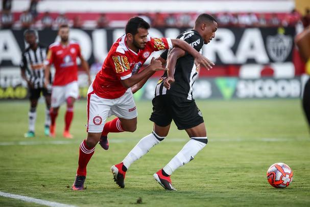 Veja imagens do jogo entre Tombense e Atltico