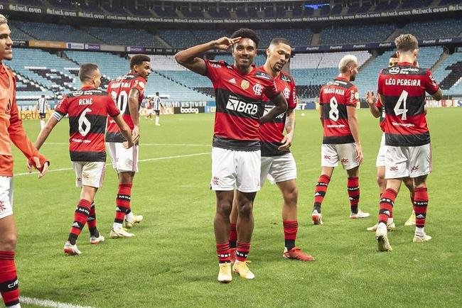 Vitinho chegou a abrir 2 a 0 para o Flamengo na Arena do Grmio
