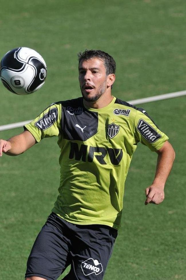  Leandro Donizete - ex-volante do Atltico, 39 anos: 