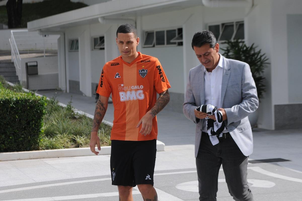 Fotos da apresentao do lateral-esquerdo Guilherme Arana ao Atltico, na Cidade do Galo. Jogador de 22 anos assinou contrato de emprstimo at meados de 2021