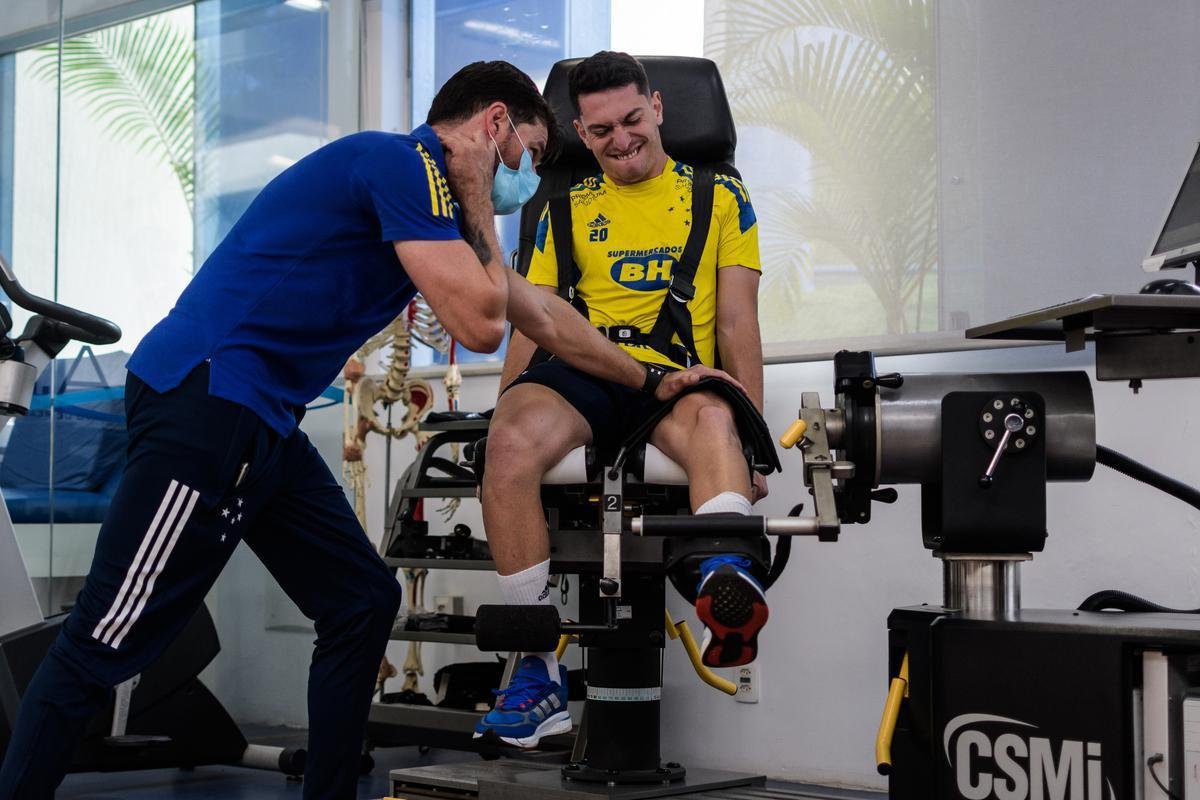 Fotos do primeiro dia de trabalho do Cruzeiro em 2022 na Toca da Raposa II