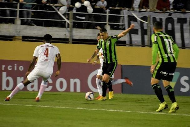 Amrica foi batido pelo Bragantino e sofreu a sexta derrota na Srie B