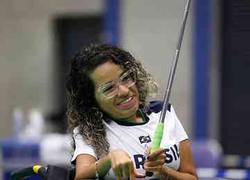 Atleta, que completou 44 anos na última terça, carregará a bandeira do Brasil ao lado do velocista Petrúcio Ferreira