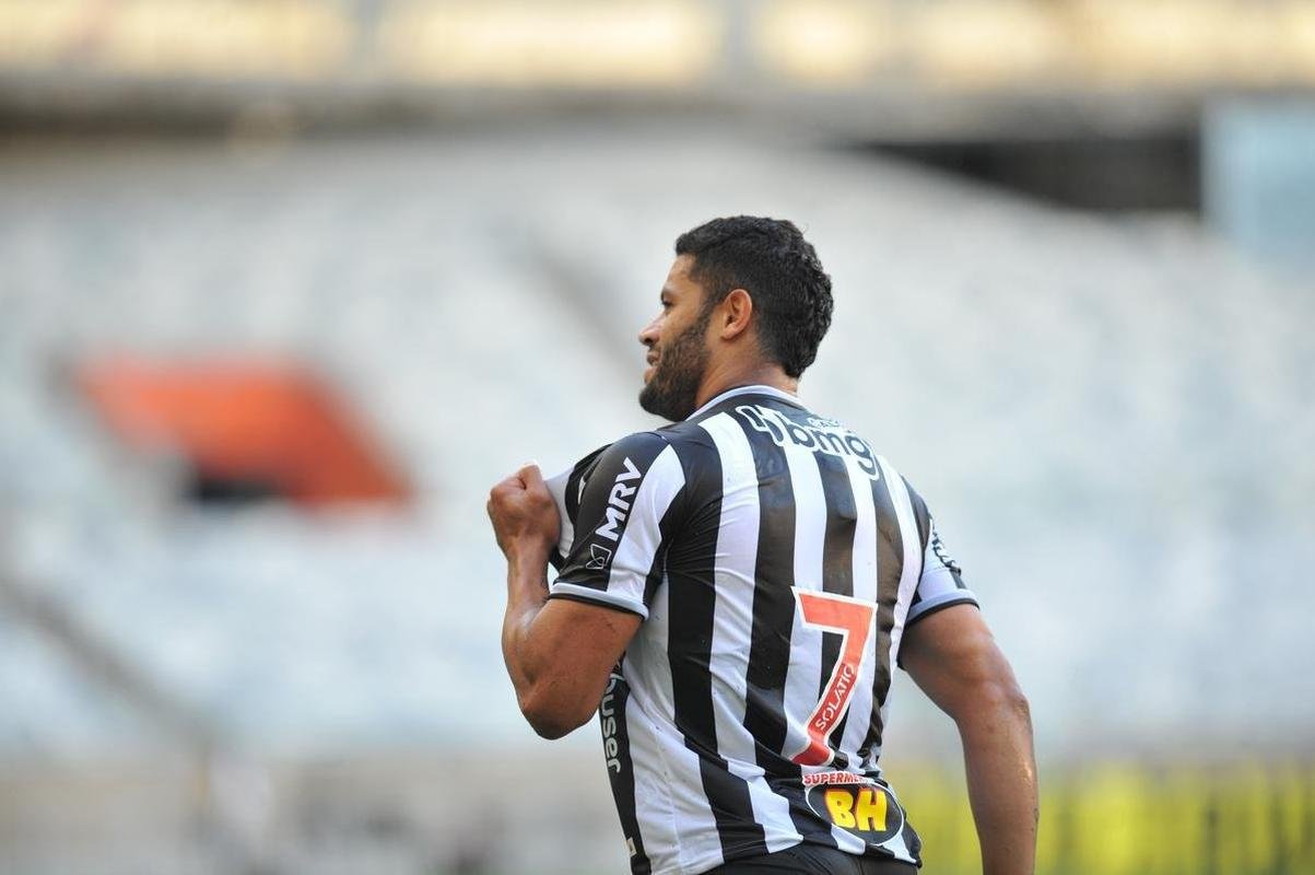 Hulk marcou os dois gols do Atltico na vitria por 2 a 0 sobre a Caldense, no Mineiro, no jogo de ida da semifinal do Camponato Mineiro