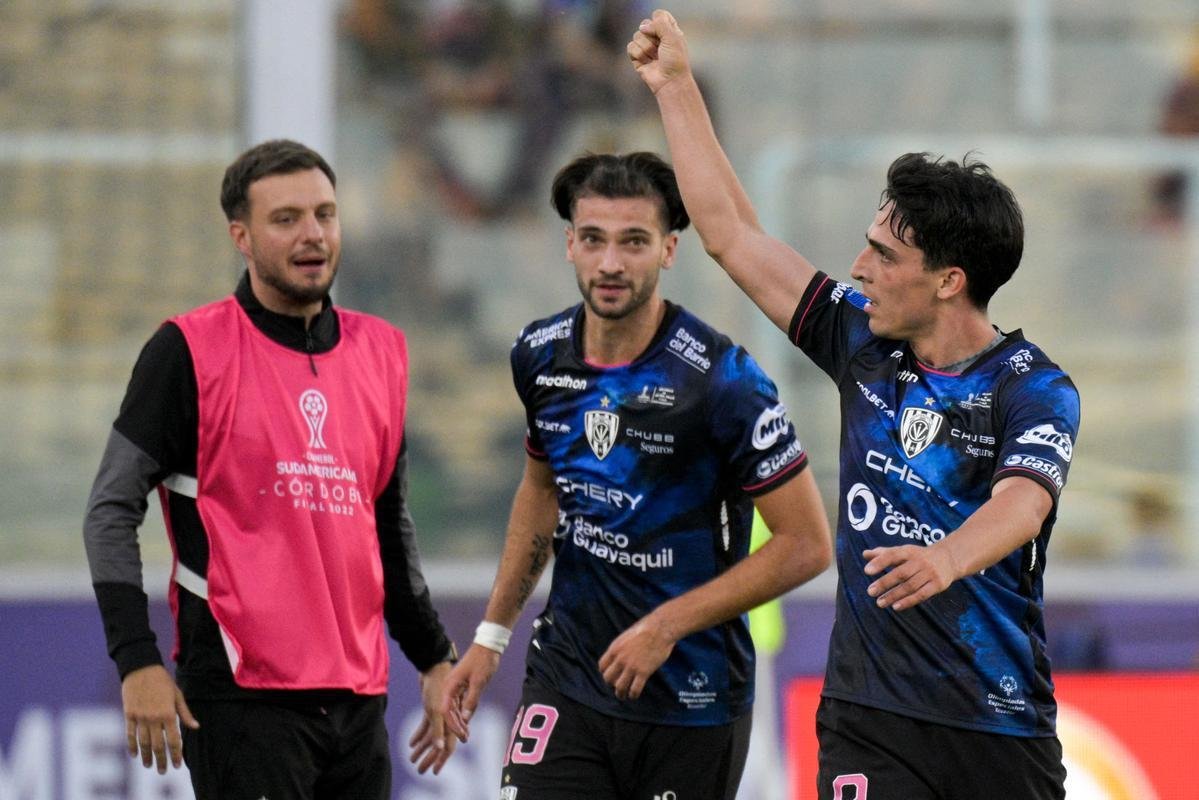 Independiente del Valle, do Equador, vence So Paulo por 2 a 0 e conquista o ttulo da Copa Sul-Americana em Crdoba, na Argentina. Os gols foram de Lorenzo Faravelli e Lautaro Daz