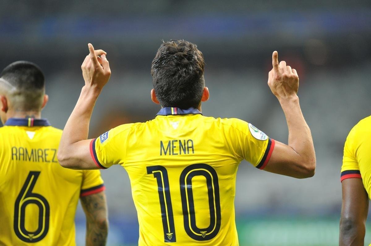 Equador e Japo se enfrentaram no Mineiro pela terceira rodada do Grupo C da Copa Amrica