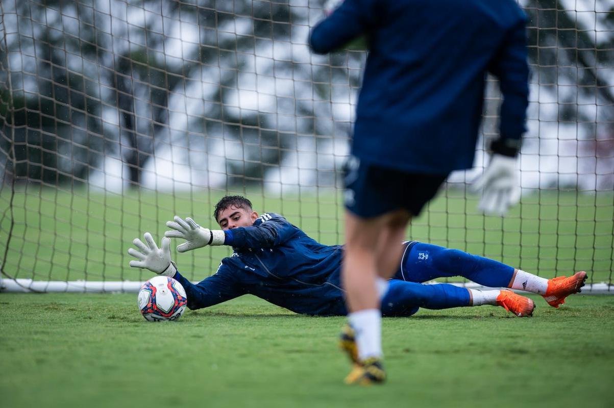 Jogadores do Cruzeiro treinaram na manh deste domingo na Toca da Raposa II