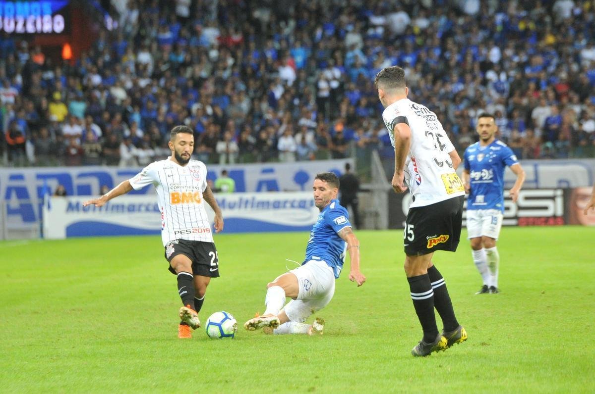 Fotos de Cruzeiro x Corinthians, no Mineiro, pela oitava rodada do Campeonato Brasileiro