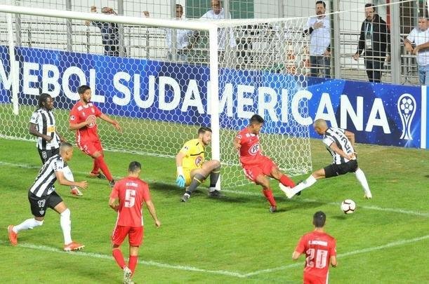 Fotos do segundo tempo da partida entre Atltico e Unin la Calera pela Copa Sul-Americana