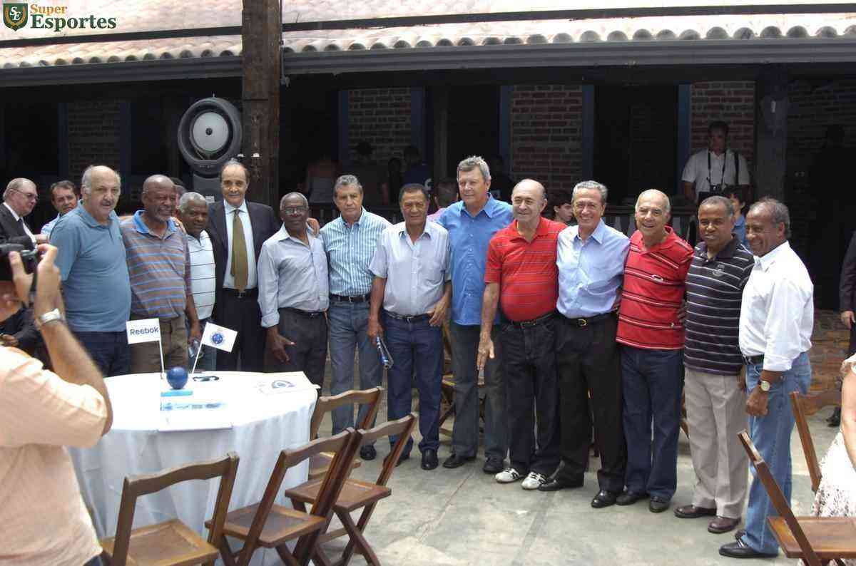 Em 2011, durante lançamento de nova linha de uniformes, Cruzeiro reuniu pela primeira vez todos os campeões da Taça Brasil de 1966 sobre o Santos de Pelé.