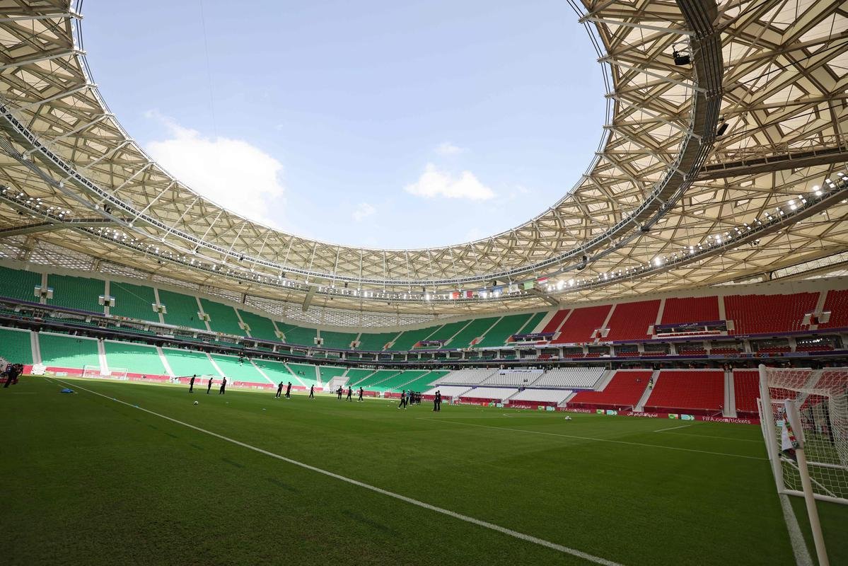 Estdio Al Thumama: arena da Copa tem capacidade para 40 mil torcedores e fica em Doha, capital do Catar. Foi projetado por pessoas nascidas no pas e reflete tradio familiar catari
