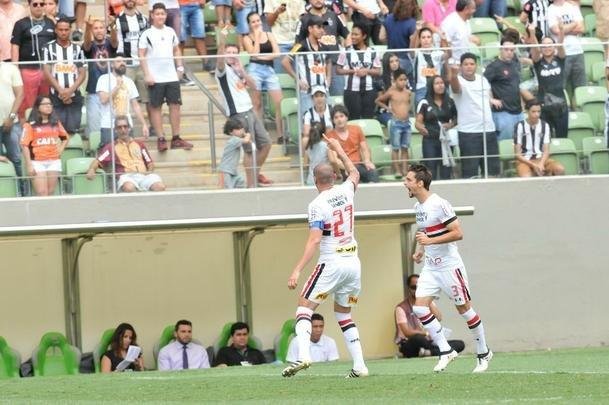 Galo saiu na frente, com Hyuri, mas levou virada do Tricolor. Maicon e Gilberto fizeram para o So Paulo
