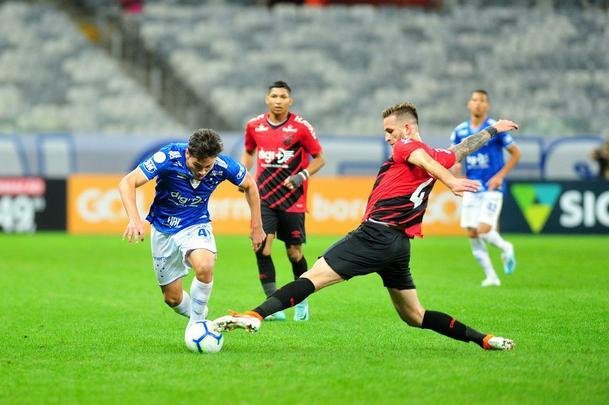 Lances do segundo tempo do jogo entre Cruzeiro e Athletico, no Mineiro, pelo Brasileiro