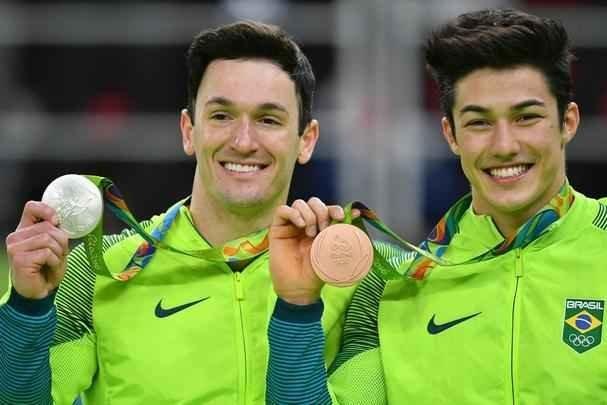 Brasileiros Diego Hypolito e Arthur Nory conquistaram a medalha de prata e bronze, respectivamente, na prova de solo da ginstica nos Jogos Olmpicos do Rio de Janeiro