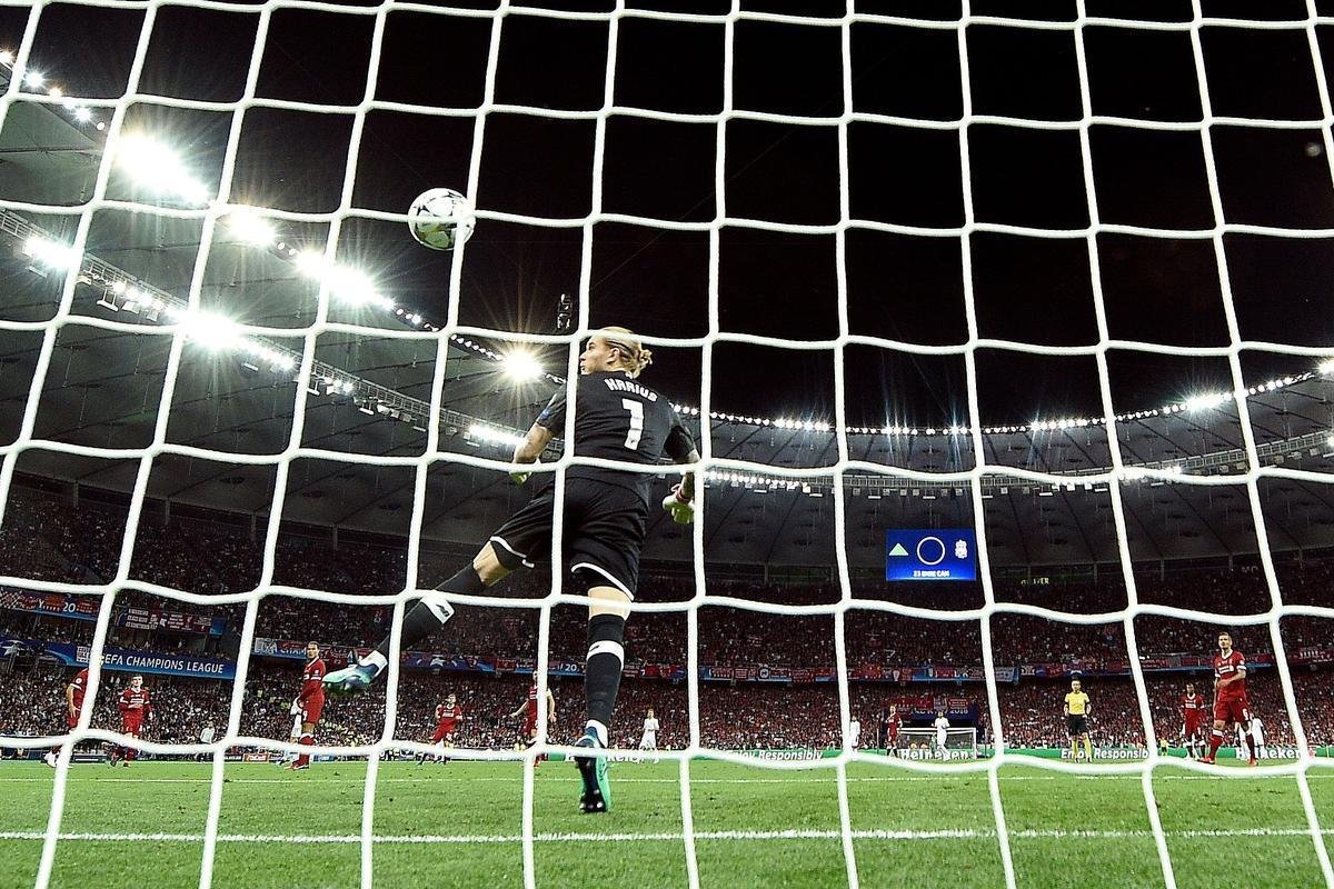 Goleiro Karius, do Liverpool, na partida contra o Real Madrid pela final da Champions League