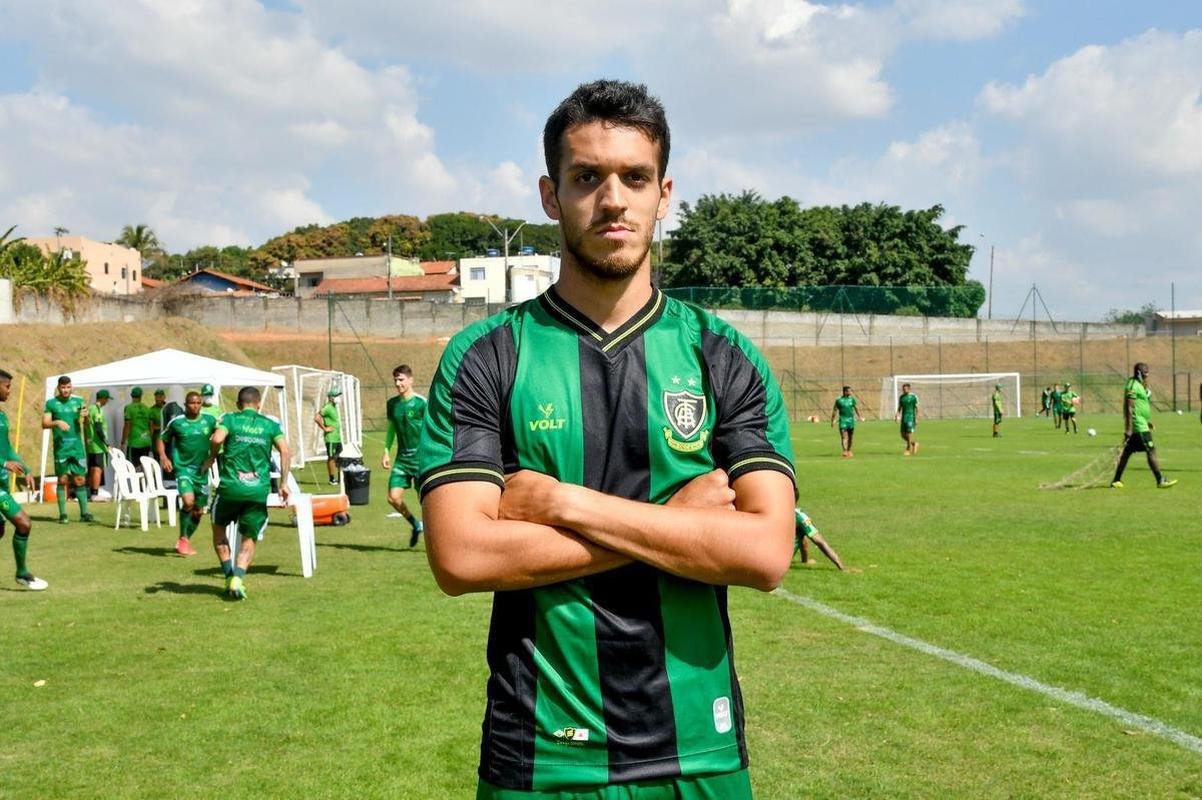 Lucas Kal (zagueiro/volante): contrato de emprstimo junto ao So Paulo at 31/12/2021