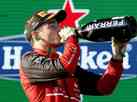 Leclerc vence GP da Austrlia; Verstappen abandona por problema no motor