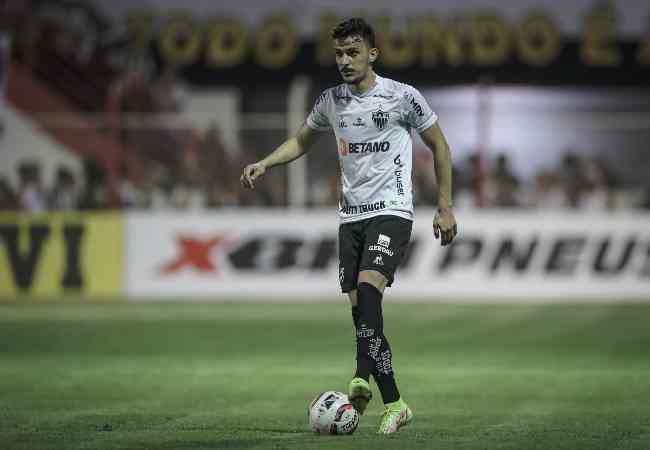 Guilherme Castilho foi substituído no intervalo do jogo contra o Villa