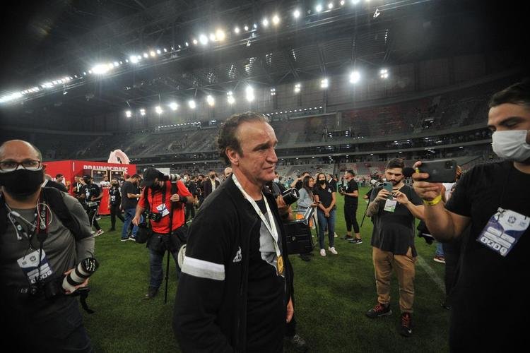 Atltico ergue a taa e festeja bi da Copa do Brasil