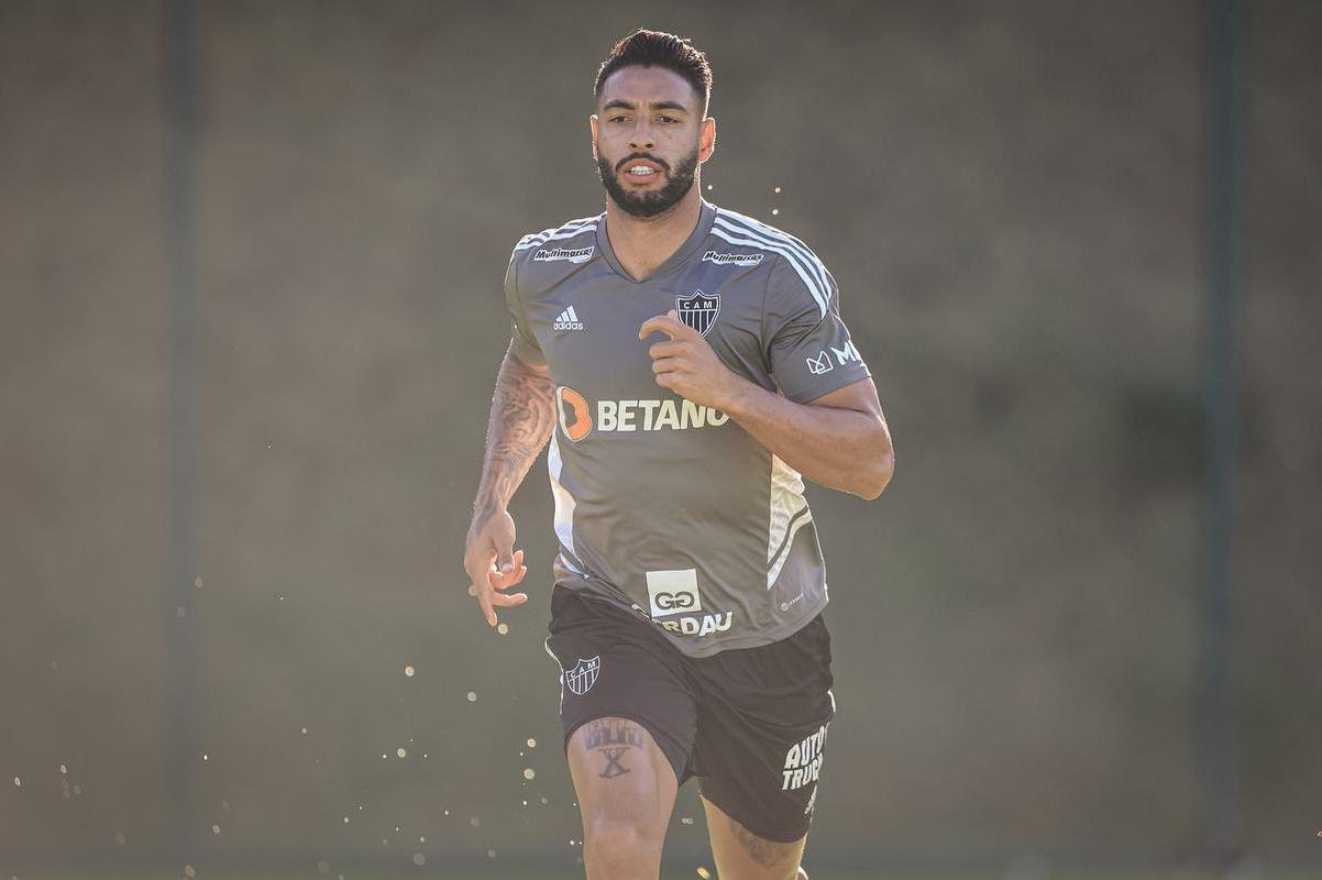 Nesta tera-feira (26), Cuca foi apresentado como treinador do Atltico - pela terceira vez na carreira. Primeiro, foi saudado pelo diretor de futebol Rodrigo Caetano e concedeu entrevista coletiva na sala de imprensa da Cidade do Galo. Depois, comandou o primeiro treino com o elenco no CT, j pensando no confronto contra o Internacional, pelo Campeonato Brasileiro.