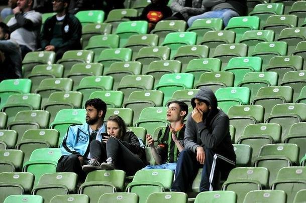 Amrica e Oeste duelaram na noite desta tera-feira, no Independncia, em jogo vlido pela 11 rodada da Srie B do Campeonato Brasileiro