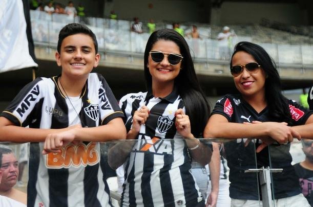 Fotos das torcidas de Cruzeiro e Atlético no Mineirão